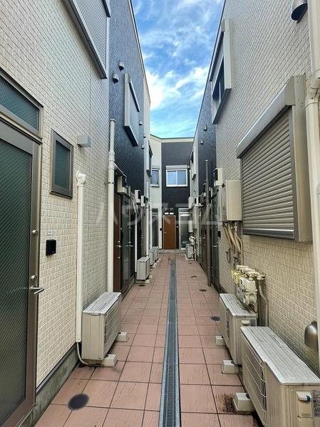 16/20 エントランス