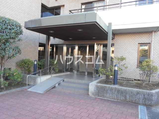 23/30 エントランス