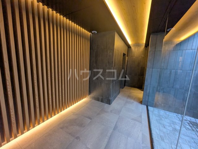 24/30 エントランス