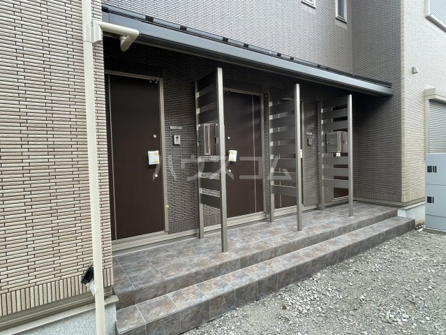 24/30 エントランス