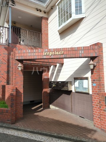 24/28 エントランス