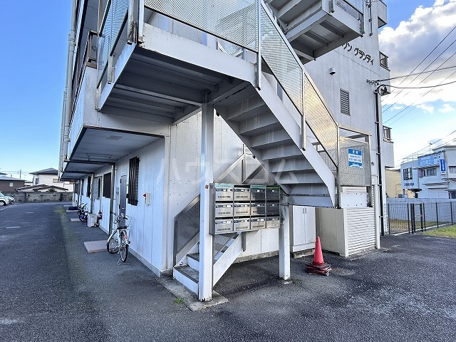 2/5 エントランス