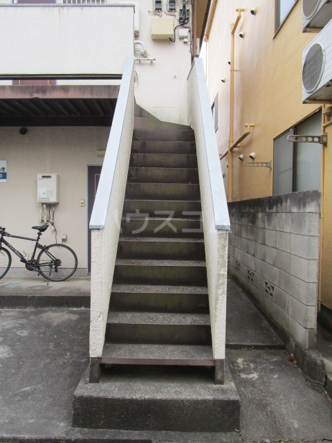 24/30 エントランス