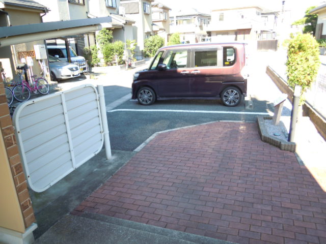 22/28 駐車場