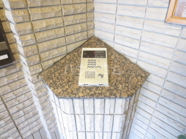 21/23 エントランス