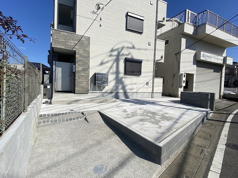 23/29 エントランス