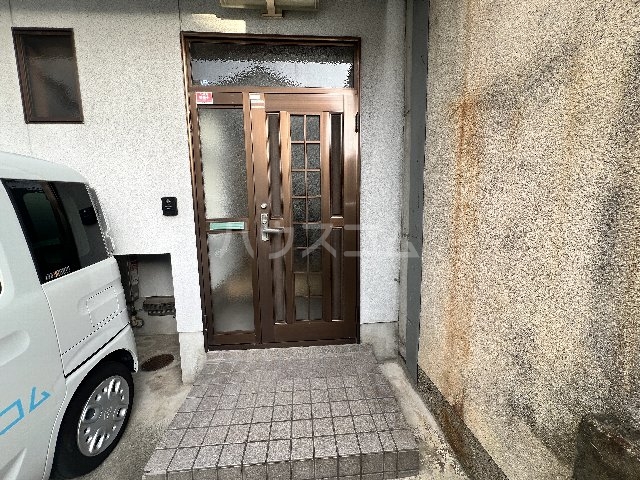 28/30 エントランス