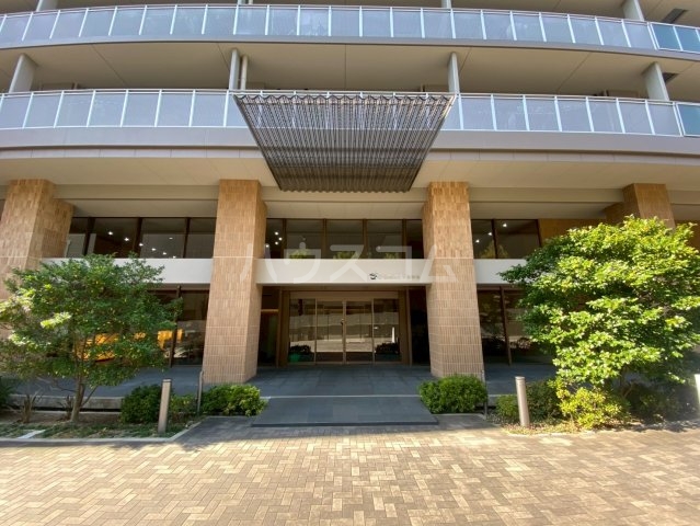 22/30 エントランス