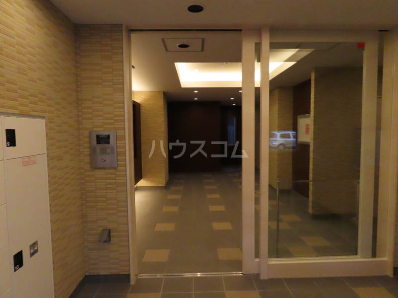 23/26 エントランス