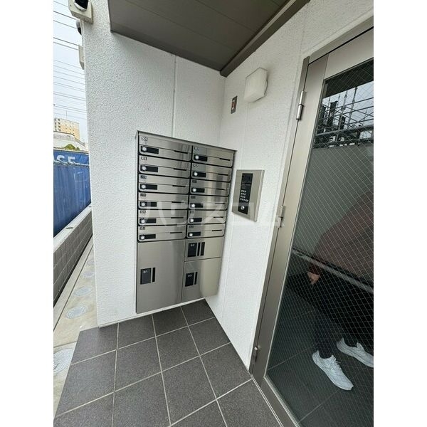 13/23 エントランス