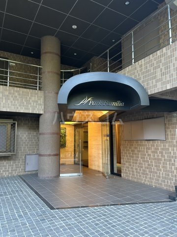 27/30 エントランス