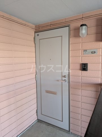 27/30 エントランス