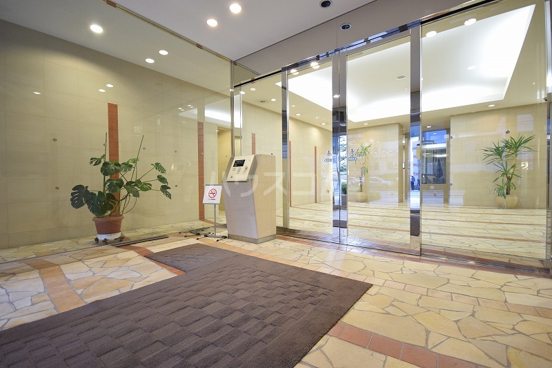 17/28 エントランス