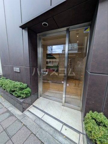 24/25 エントランス