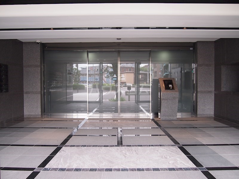 20/23 エントランス