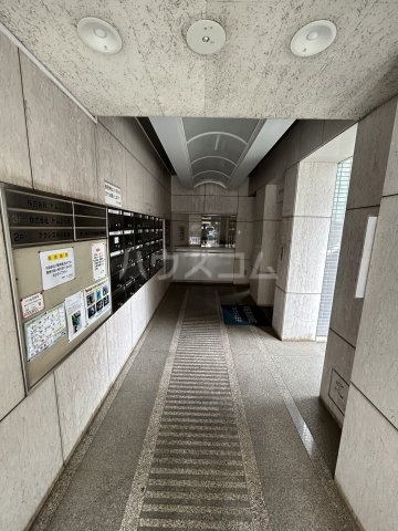 21/30 エントランス