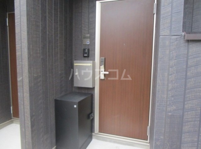 22/28 エントランス