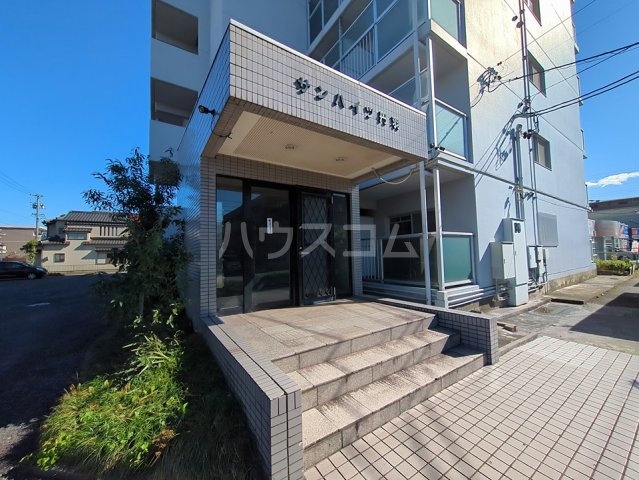 24/30 エントランス