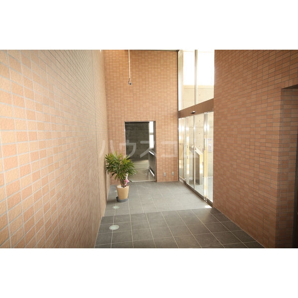 15/19 エントランス