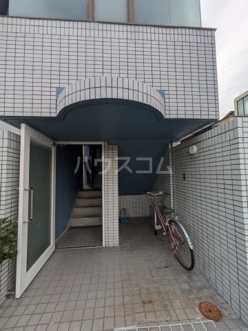 24/28 エントランス