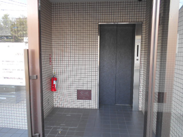 22/27 エントランス