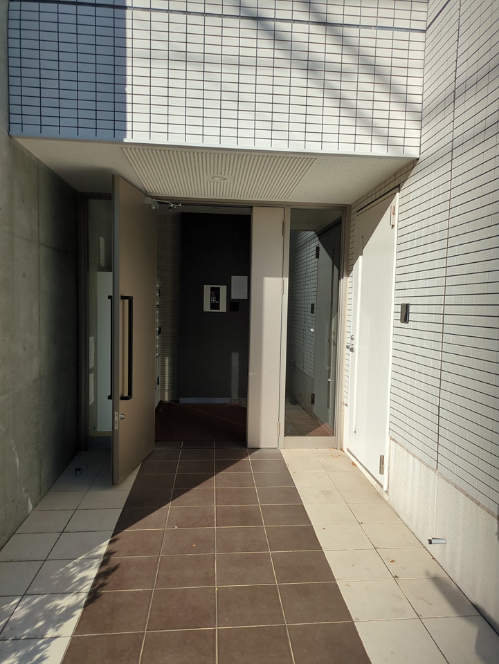 22/29 エントランス