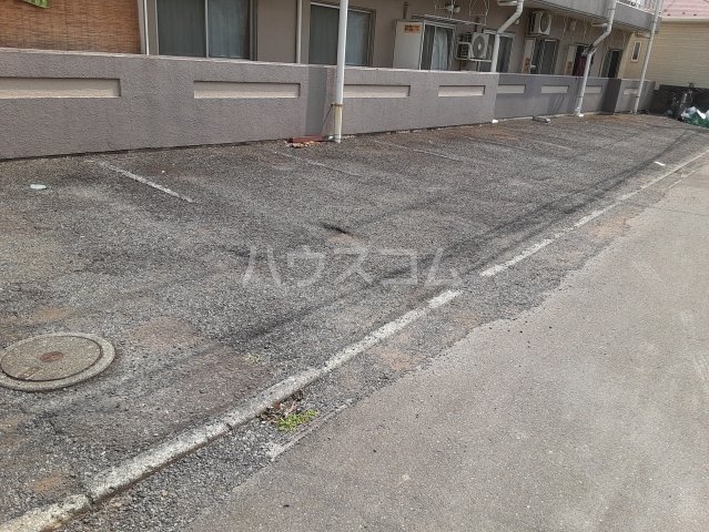 26/29 駐車場