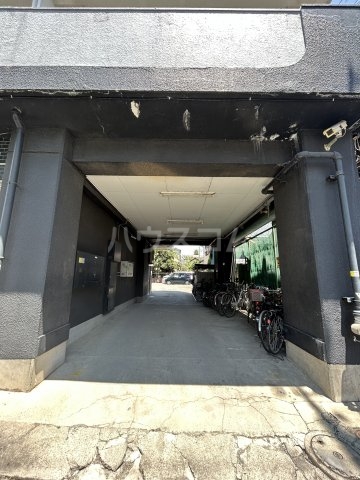 21/30 エントランス