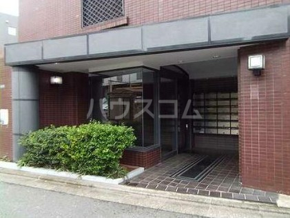 28/30 エントランス