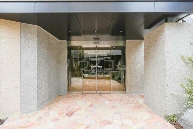 16/26 エントランス