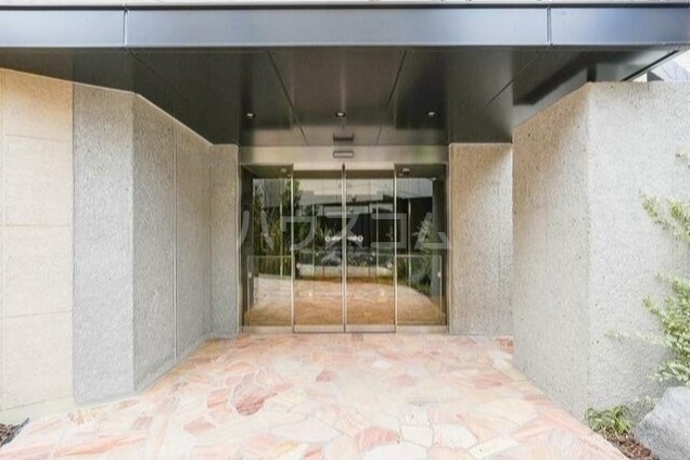 16/26 エントランス