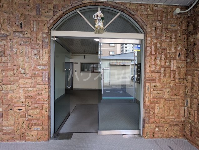 22/25 エントランス