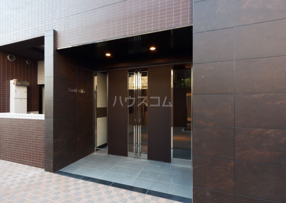 23/30 エントランス