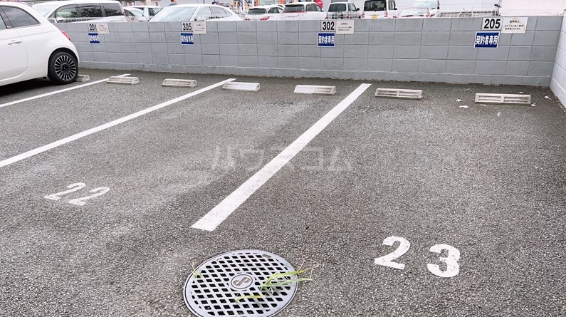23/23 駐車場