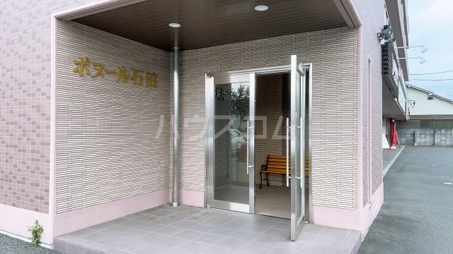 22/23 エントランス