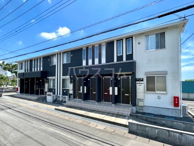 23/27 エントランス