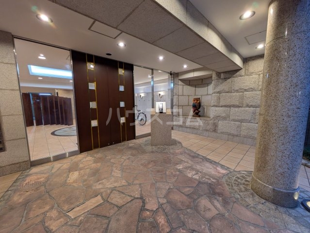 20/30 エントランス