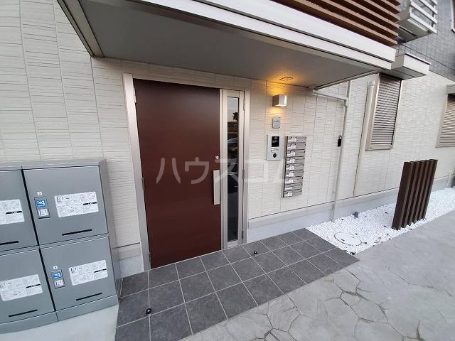 17/26 エントランス