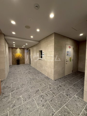 21/30 エントランス