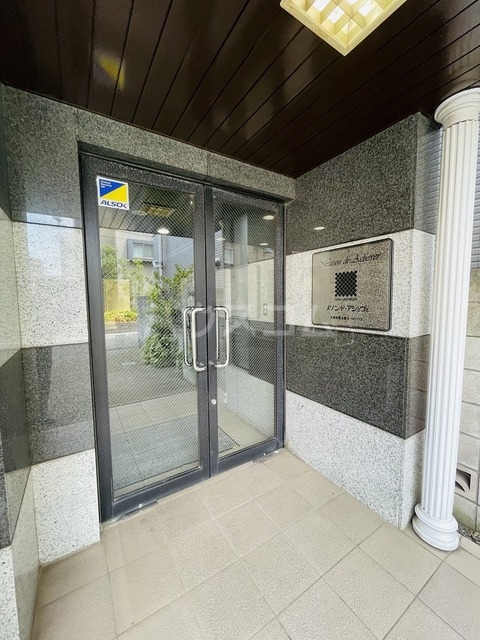 21/28 エントランス