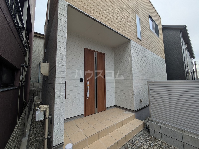 24/30 エントランス