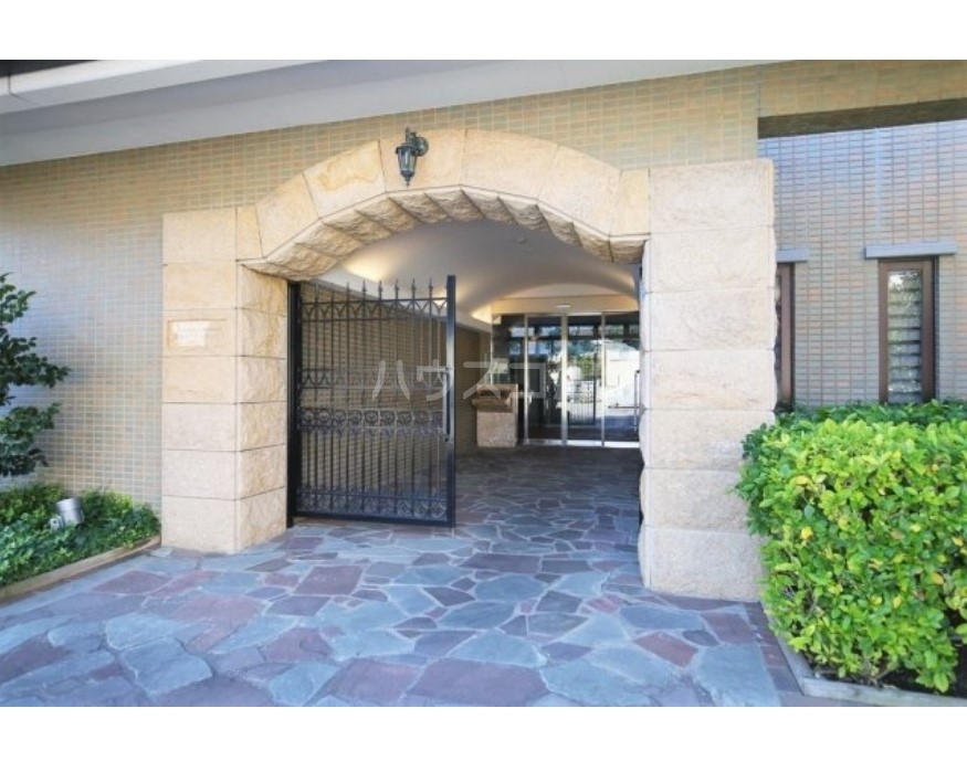 28/30 エントランス