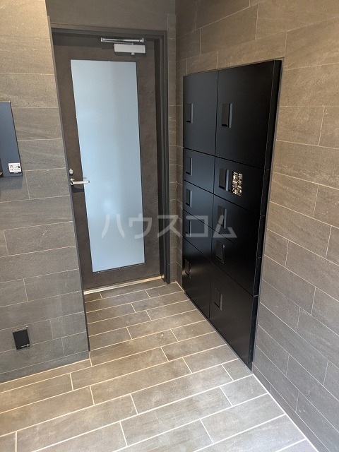 27/30 エントランス