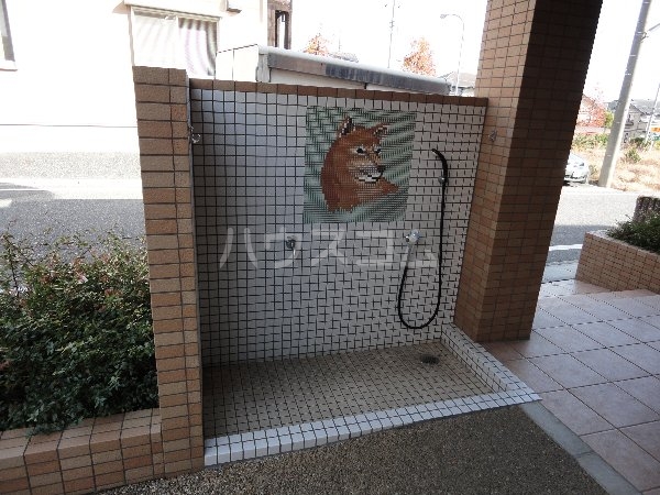 21/30 エントランス