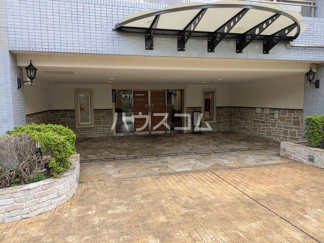 27/30 エントランス