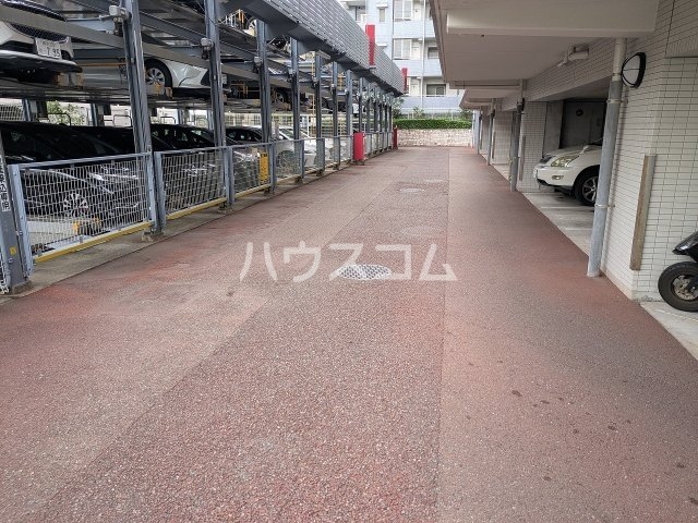 28/30 駐車場