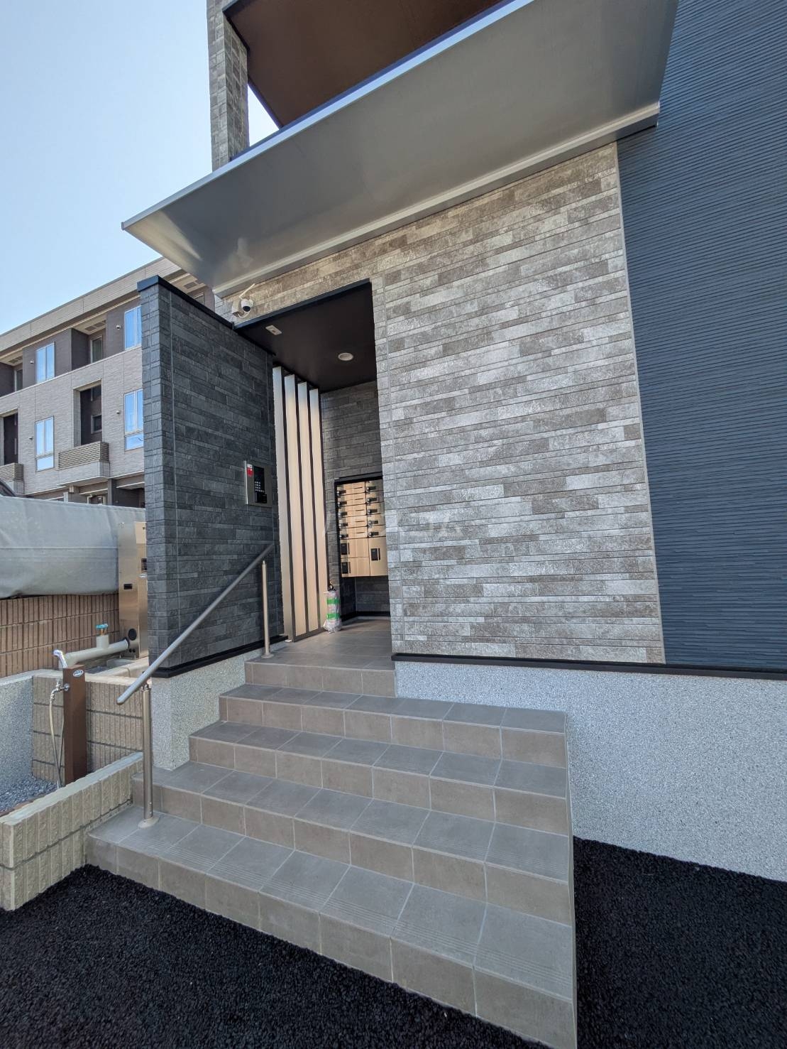 5/8 エントランス