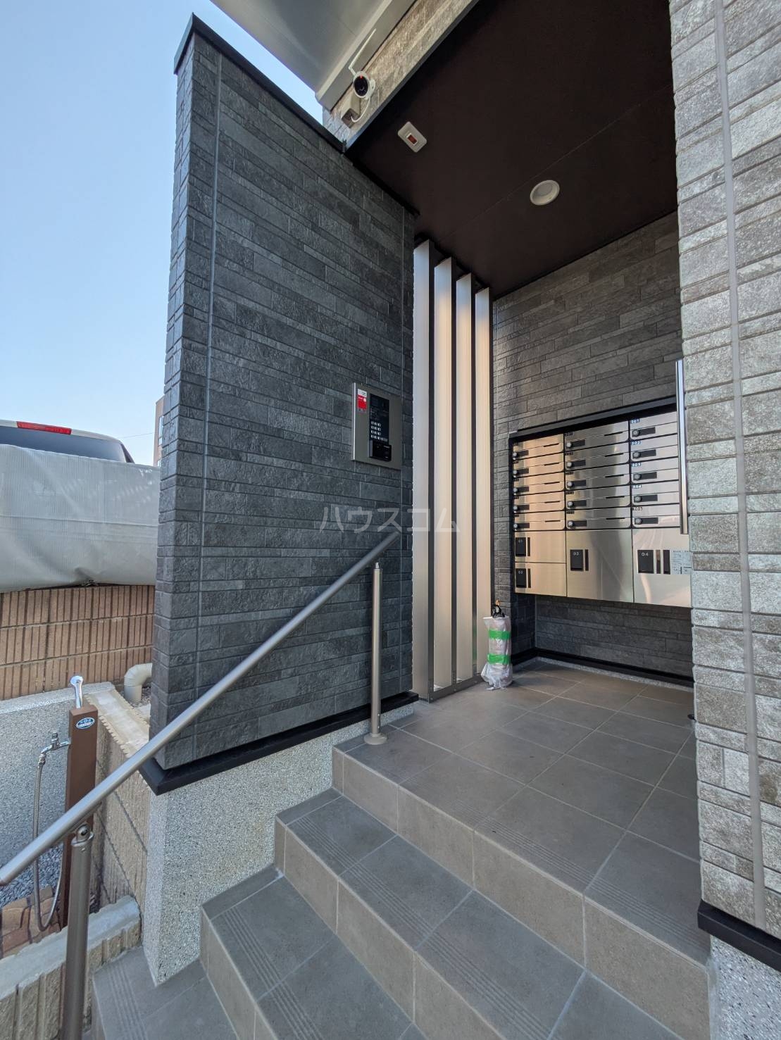 25/30 エントランス