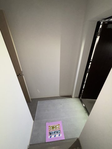 17/28 玄関