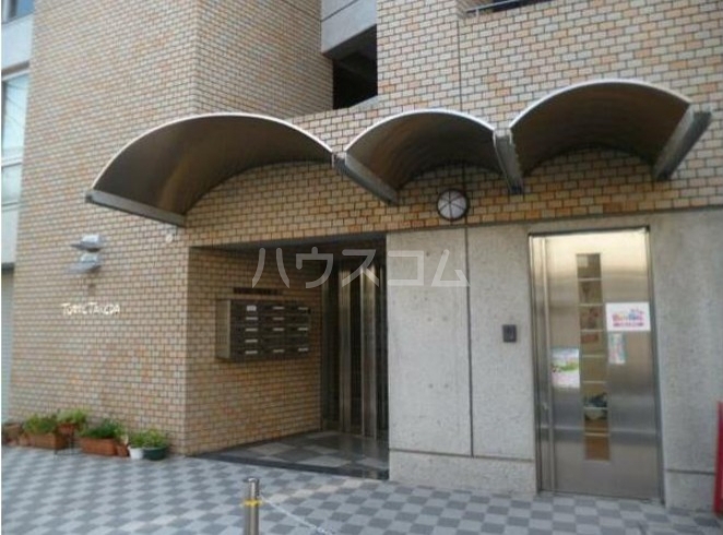 18/26 エントランス